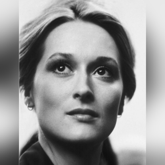 Celebrating Women of the 1970s 🌙🔮🕶💍💄🪞⬇️ - Picture 3 of 16